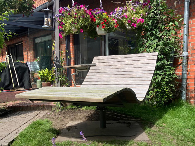 Gemütliche Sitzecke im Garten gestaltet von Bertram Gartengestaltung